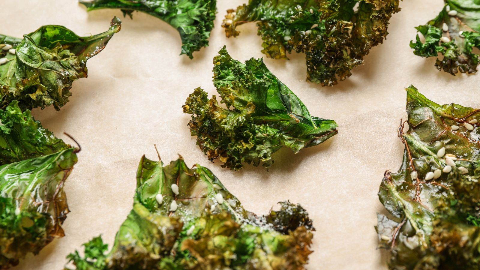 Sesame & Garlic Kale Chips featuring E3AFA powder.